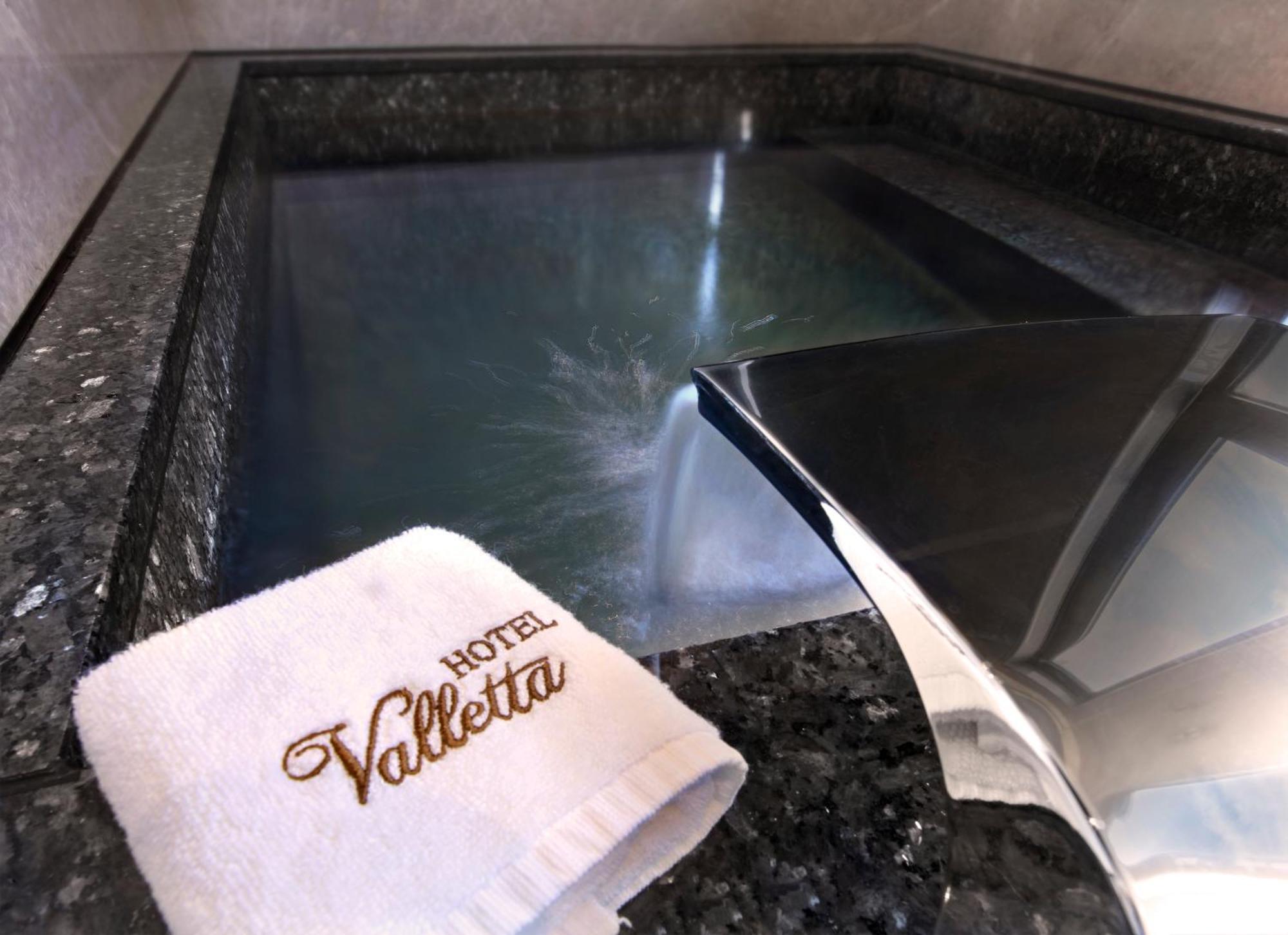 ג'יאושי Hotel Valletta מראה חיצוני תמונה